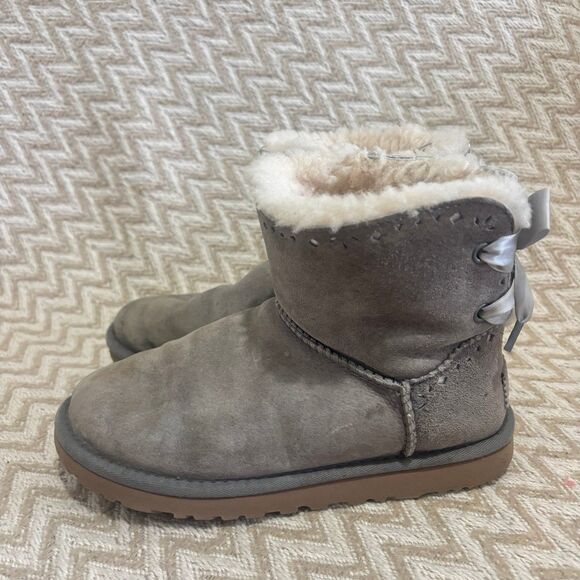 UGG Australia Women's Dixi Flora Perf Suede Sheepskin Boots Gray Size 6 - Picture 4 of 12
